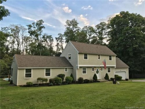 2 Meadow Ln, Sherman, CT 06784-1927
