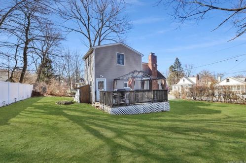 240 Overland Rd, Mahopac NY  10541-1121 exterior