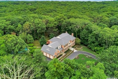 100 Old Field Rd, Strongs Neck, NY 11733-1646