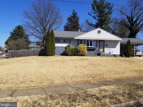 1 Meadow Ln, West Deptford, NJ 08096-6324