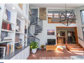 60 Cherry Ln, Gardenville, PA