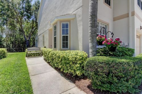 600 Black Lion Dr, Saint Petersburg, FL 33716-3474
