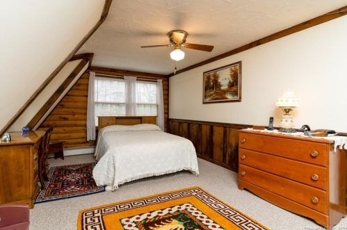 63 Red Oak Hill Rd, Farmington CT  06032-2201 exterior