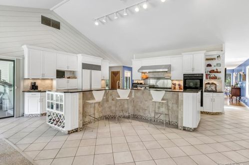 75 Honeysuckle Hill Ln, Bridgeport CT  06612-1145 exterior