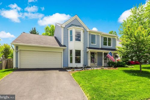 1445 Powells Tavern Pl, Herndon, VA 20170-5727