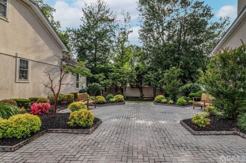 13 Ayers Ct, Metuchen NJ  08840-1172 exterior
