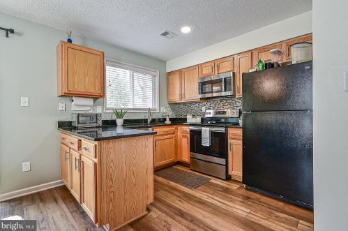 2414 Southgate Sq, Herndon VA  20191-1239 exterior