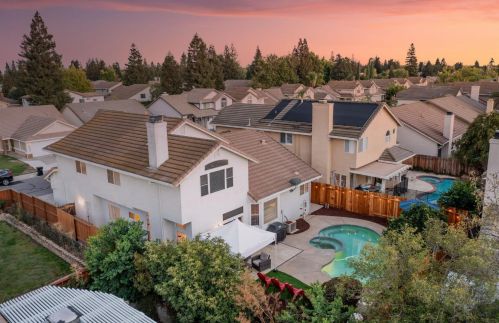 8686 White Peacock Way, Elk Grove CA  95624-3701 exterior