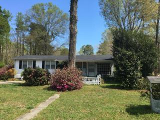 2045 Cobb Rd, Kinston, NC 28501-6809