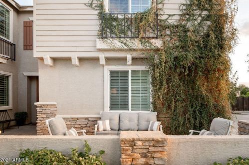 4365 Estrella Ct, Gilbert, AZ 85296-1402