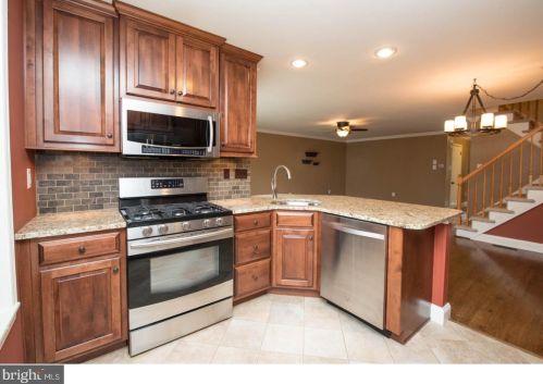 367 Hamilton Dr, Harleysville PA  19438-2145 exterior
