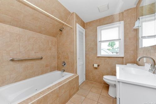 86-15 262nd St, Floral Park NY  11004-1344 exterior