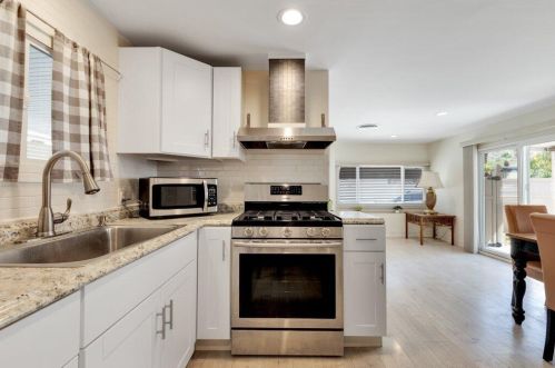 70 Santa Monica St, Palm Springs CA  92264-5257 exterior
