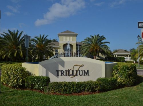 3153 Ashford Sq, Vero Beach, FL 32966-8985