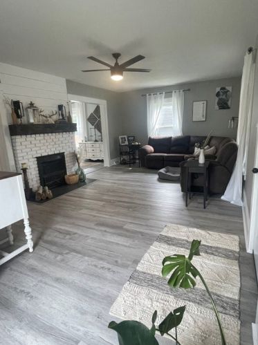 406 Rainey Ave, Grove City, PA 16127-2312