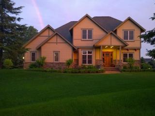 2665 Cottage Grove Pl, Saint Paul, MN 55129-9738