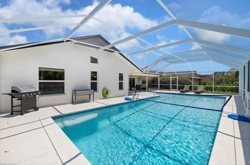 10461 Regent Cir, Naples FL  34109-1571 exterior