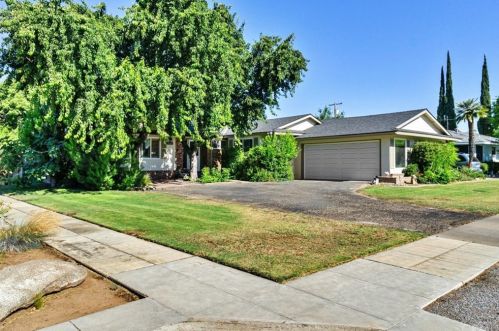 3515 3rd St, Fresno, CA 93726-5711