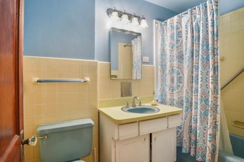 80 Primrose St, White Plains NY  10606-1631 exterior
