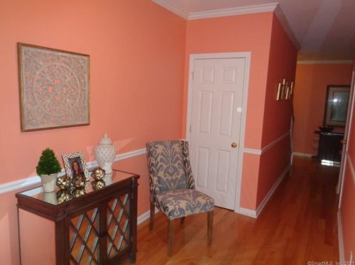 61 Donahue Ln, Manchester, CT 06042-1775