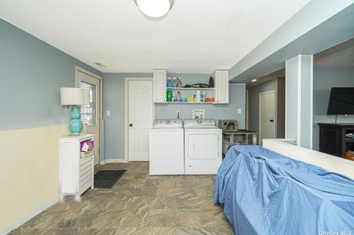 452 Outlook Ave, Babylon NY  11704-4312 exterior