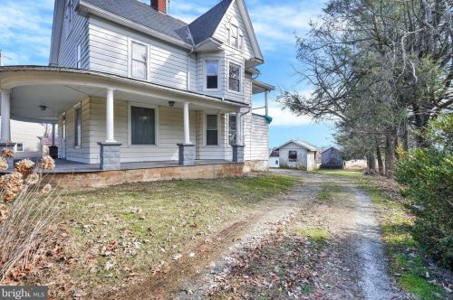 621 New Park Rd, New Park, PA 17352-9379
