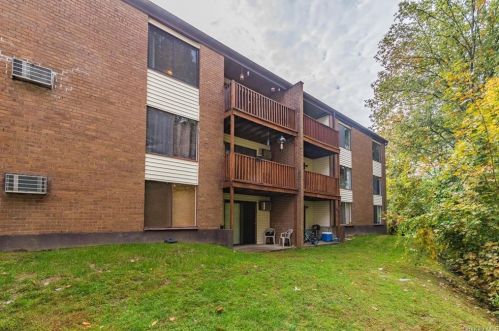 3 Hook Rd, Poughkeepsie NY  12601-1110 exterior