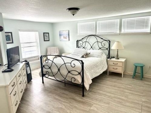 211 Orange Ave, Fort Pierce FL  34950-4302 exterior