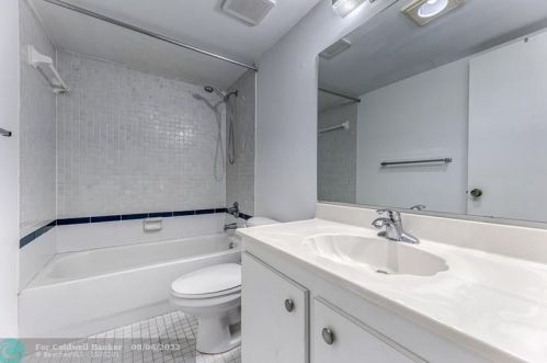 2327 37 Ave, Hollywood FL 33021-3626 exterior