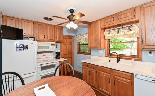 1524 El Rancho Dr, Thiensville WI  53092-5623 exterior