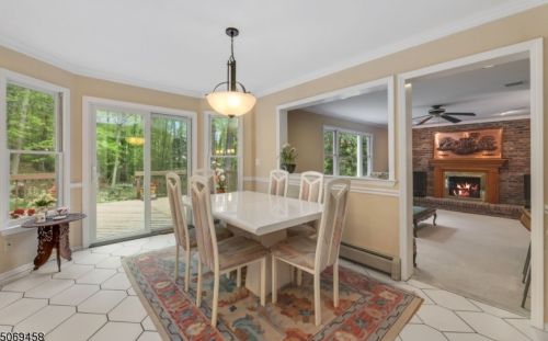 43 Mdw Blf Rd, Greystone Park NJ 07950-1951 exterior