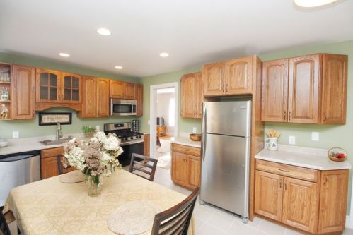 3428 Fenimore Ave, Mohegan Lake, NY 10547-1309