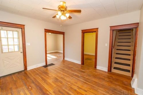 632 4th St, Mishawaka, IN 46544-2231
