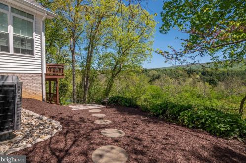 160 Manor Dr, Edinburg VA  22824-3579 exterior