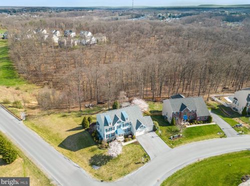 15 Lackawanna Ln, Falling Waters WV  25419-9402 exterior