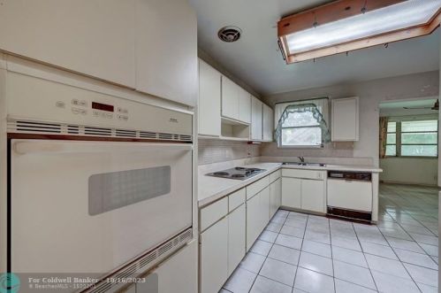 6230 26th St, Hollywood, FL 33023-3910