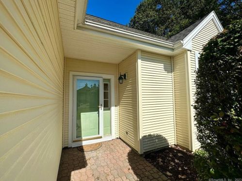 18 Southwick Ct, Milford CT  06461-1967 exterior