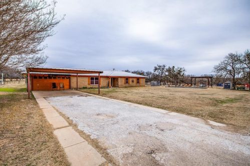 6813 Anns Ln, Weatherford, TX 76085-3702