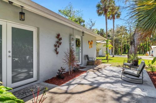 670 14th Ave, Naples, FL 34120-2315