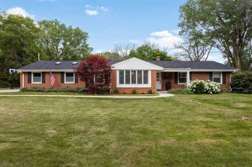 7864 Green Bay Rd, Milwaukee, WI 53217-2047