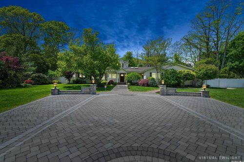 42 Pleasant Ave, South Setauket, NY 11720-4112