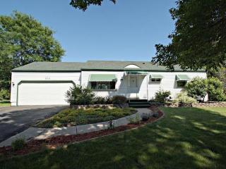 6606 Upper 163rd Ct, Lakeville, MN 55068-1811