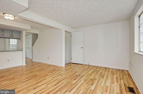 2853 Middleboro Dr, Falls Church VA  22042-4403 exterior