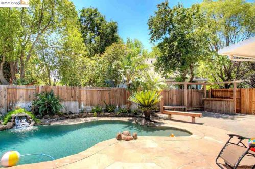 2309 Windsor Ln, Oakley CA  94561-3317 exterior