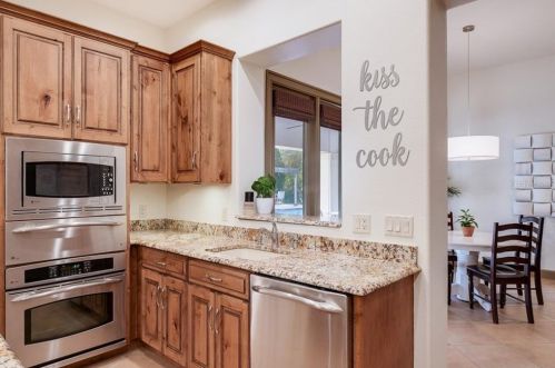 583 Lora Ln, Tarpon Springs FL 34688-9058 exterior