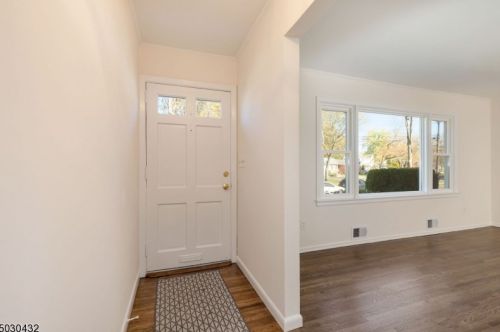 50 Forest Ave, Berkeley Heights, NJ 07922-1467