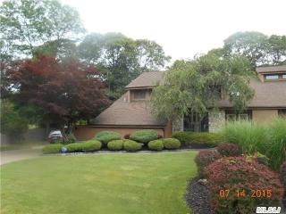 11 Lavender Ln, East Islip, NY 11730-3000
