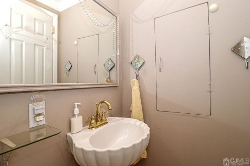 19 Herold Pl, Metuchen NJ  08840-2603 exterior
