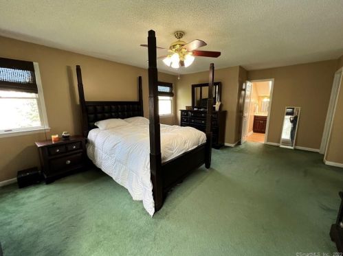 59 Tavern Cir, Middletown CT 06457-1563 exterior