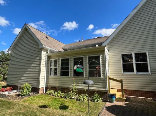 13 Manor Dr, Grove City, PA 16127-6371